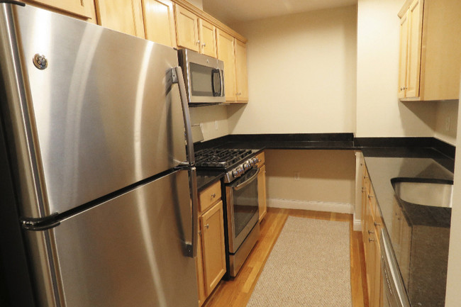 Kitchen - Chestnut Hollow Apartments