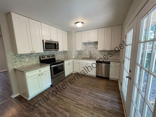 Building Photo - Ranch home near 485