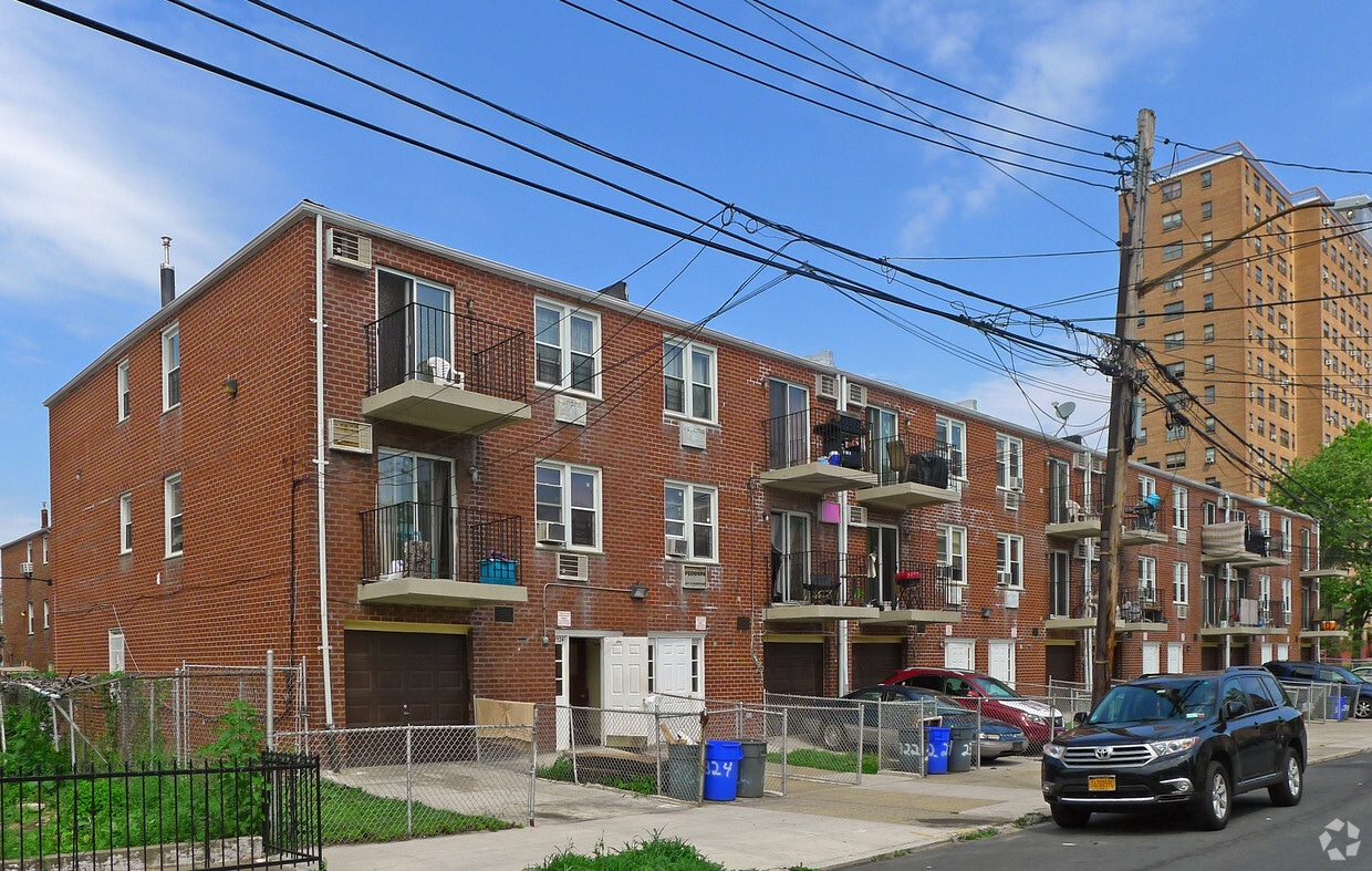Primary Photo - 2302-2324 W 12th St