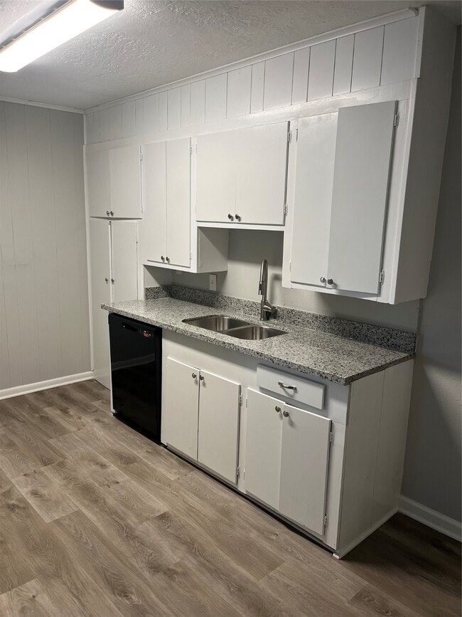 Foto del edificio - 7202 Carver Ave