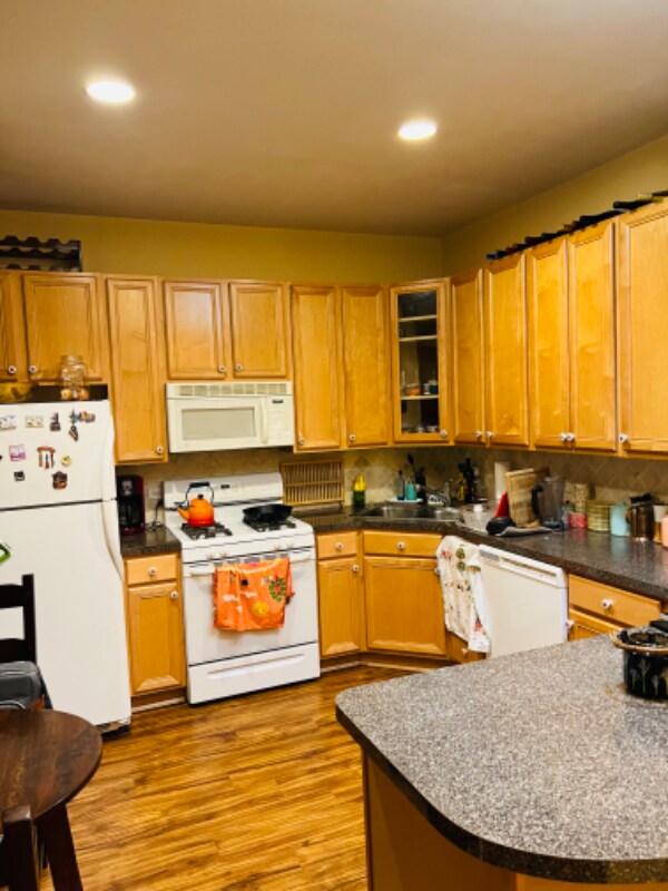 2120 W Warner Ave Unit 2W, Chicago, IL 60618 Apartment for Rent in