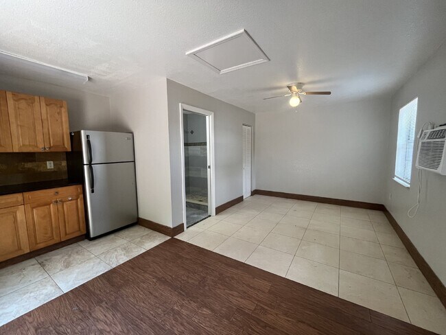 Foto del edificio - Renovated Garage Studio For Rent
