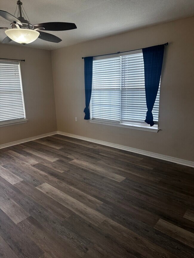 Foto del edificio - 3111 Flintlock Dr