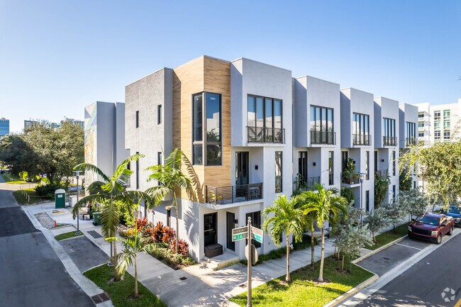 Foto del edificio - Taho Flagler Townhomes