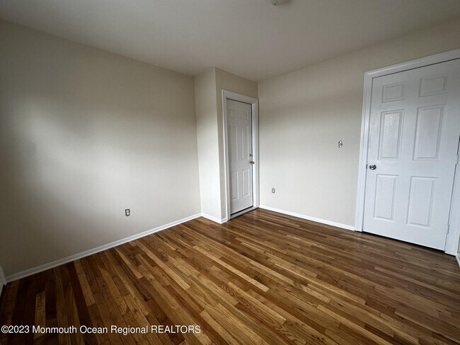 Building Photo - 606 Ocean Rd