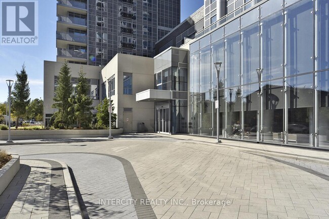 Building Photo - 275 Village Green Square