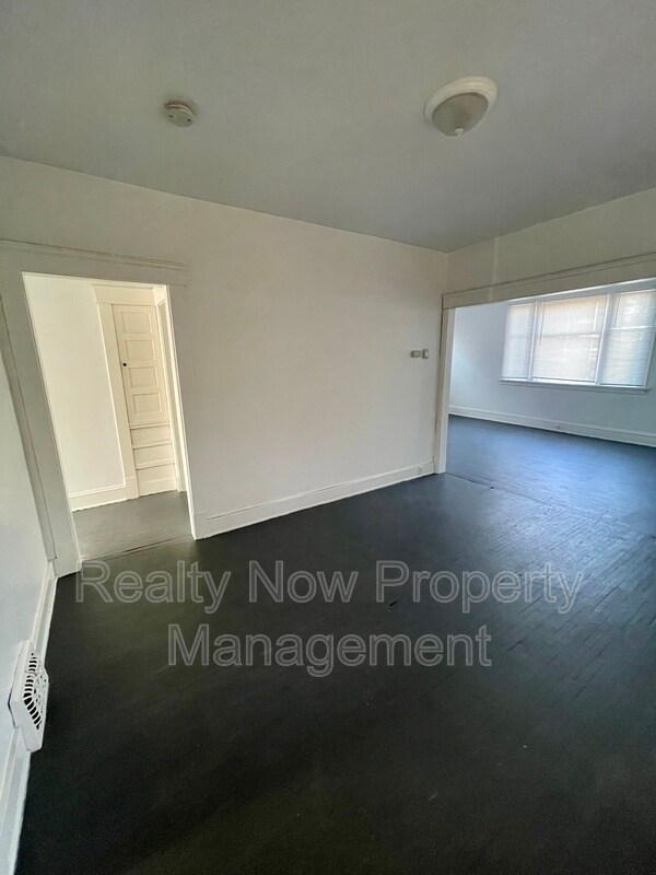 Foto del edificio - 4327 Riverside Ave