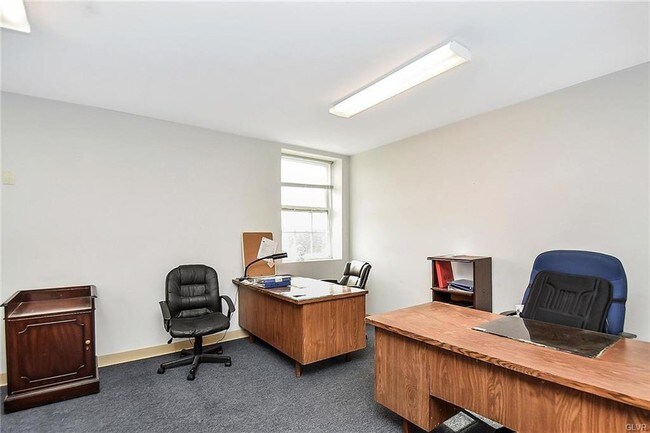 Building Photo - 21 N Lobb Ave