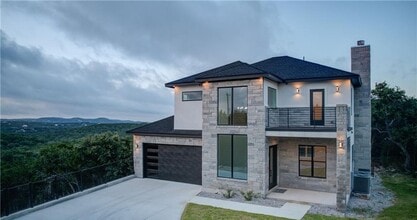 Building Photo - 320 Flanders