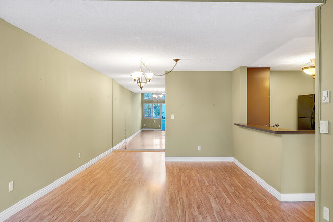 Foto del edificio - 4900 Overland Ave