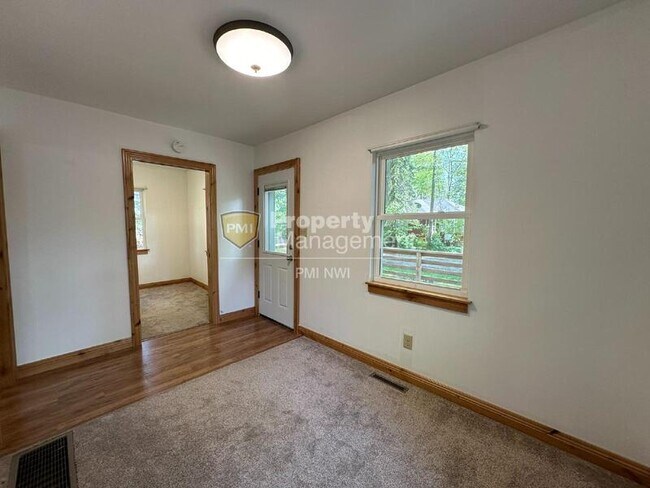 Building Photo - 93 E 660 N