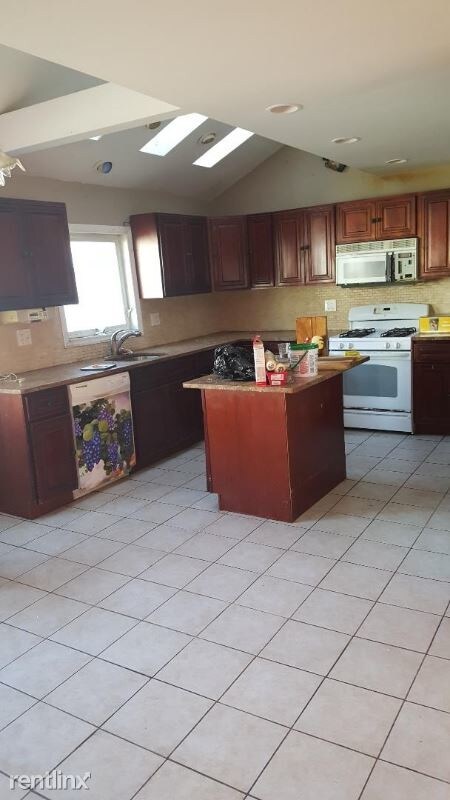 Foto del edificio - 5 br, 3 bath House - 543 S Bayview Ave