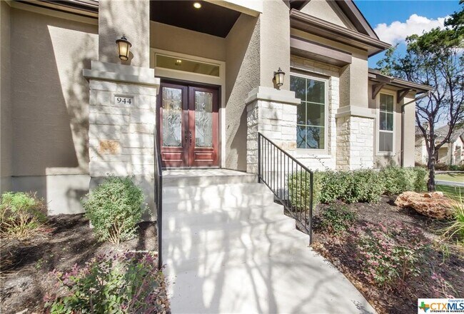 Building Photo - 944 Wilderness Oaks