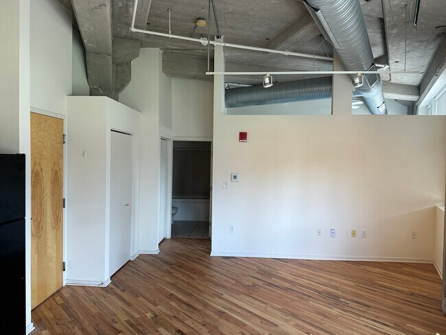 Building Photo - 2107 Grand Blvd