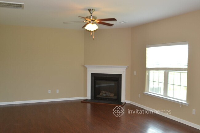 Building Photo - 4018 Vershire Ave