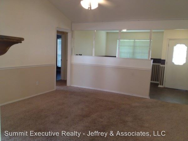 Building Photo - 2111 General Mouton Dr
