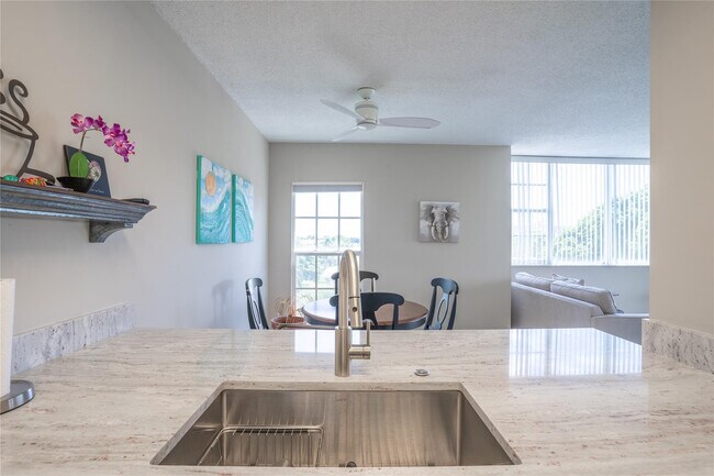 Foto del edificio - 250 NE 20th St