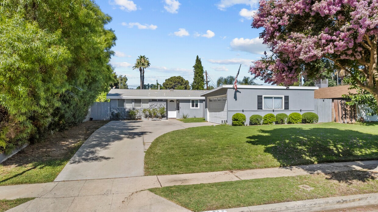 Primary Photo - 9417 Swinton Ave