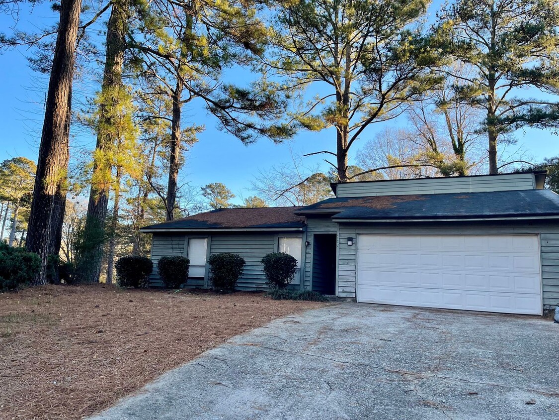 Foto principal - Renovated Ranch Home in Quiet Neighborhood