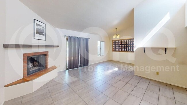 Building Photo - 3402 N Richland Dr