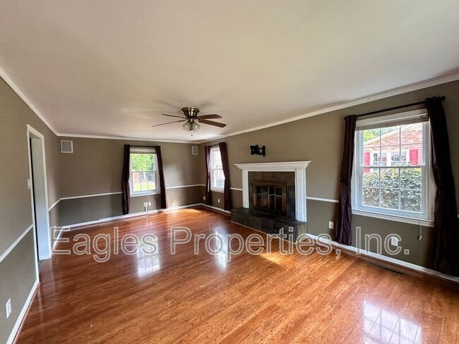Building Photo - 203 N Harding Dr