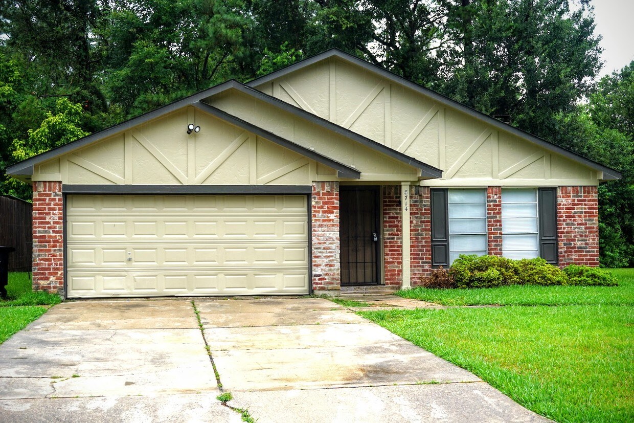 Primary Photo - 8714 Valley Forest Dr