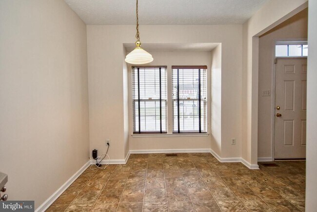 Building Photo - 5035 Woods Line Dr