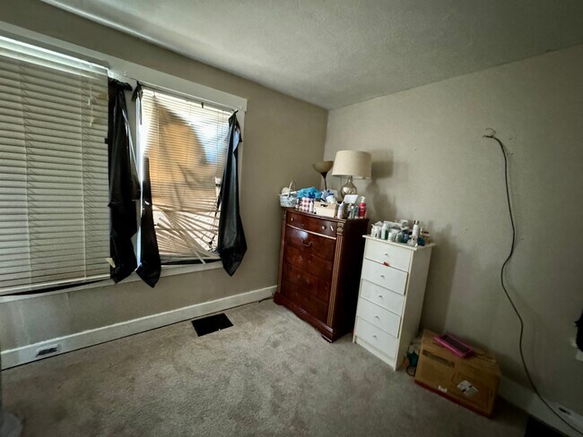 Foto del edificio - 911 Perry Hwy