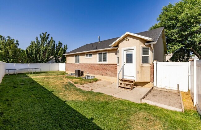 Foto del edificio - 7544 S 2020 E