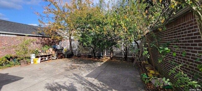 Building Photo - 73-49 188th St