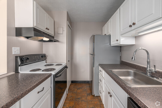 1 BD, 1 BA - 513SF - Kitchen - Harbour View Apartments