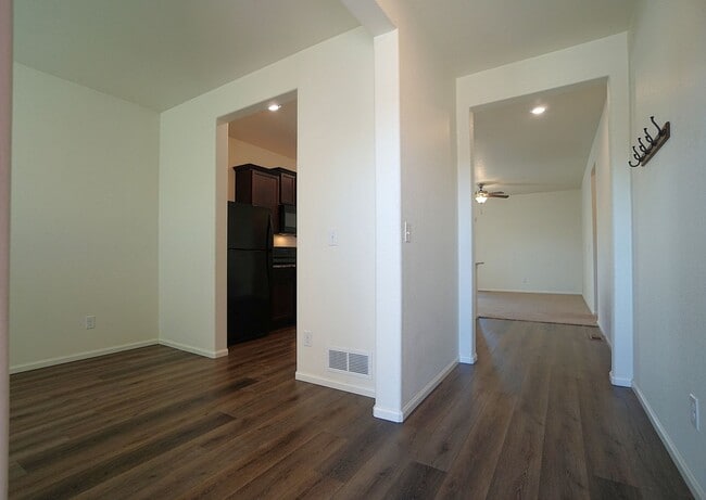 Photo - 6214 Meadowbank Ln House