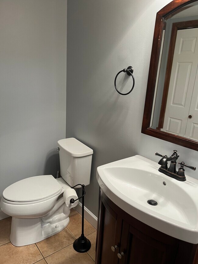 Building Photo - 104 Deer Run Dr