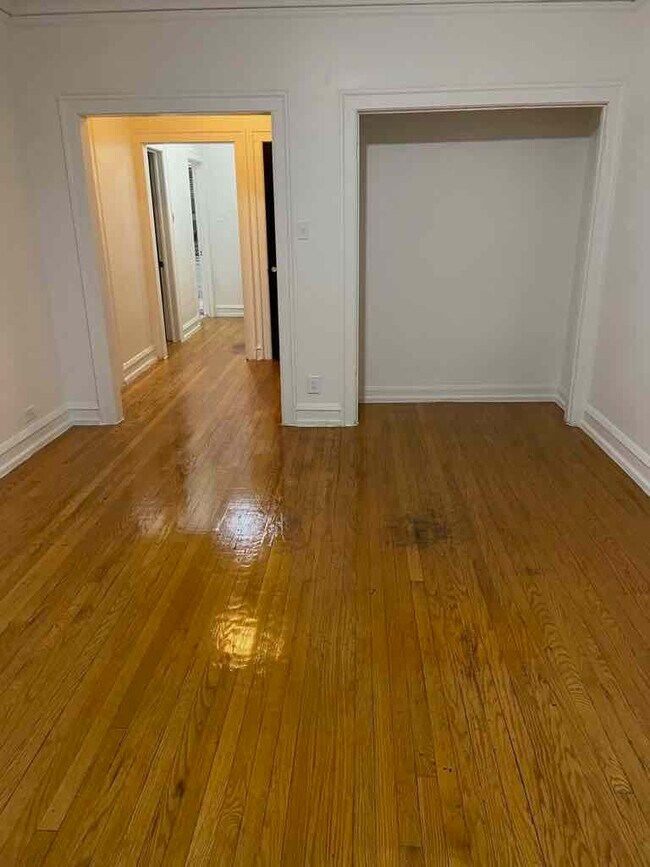 Building Photo - 447 E 81st St