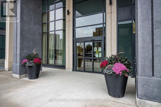Building Photo - 4055-4055 Parkside Village Dr