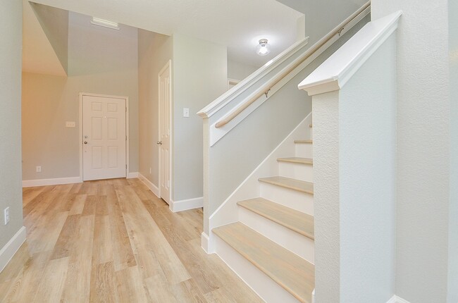 Building Photo - 2103 Orchard Frost Dr
