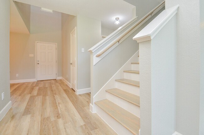 Foto del edificio - 2103 Orchard Frost Dr