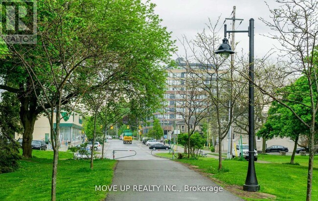 Photo du bâtiment - 1-1-811 Superior Ave