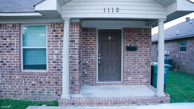 Building Photo - 3 br, 2 bath Duplex - 1112 Gum Street B