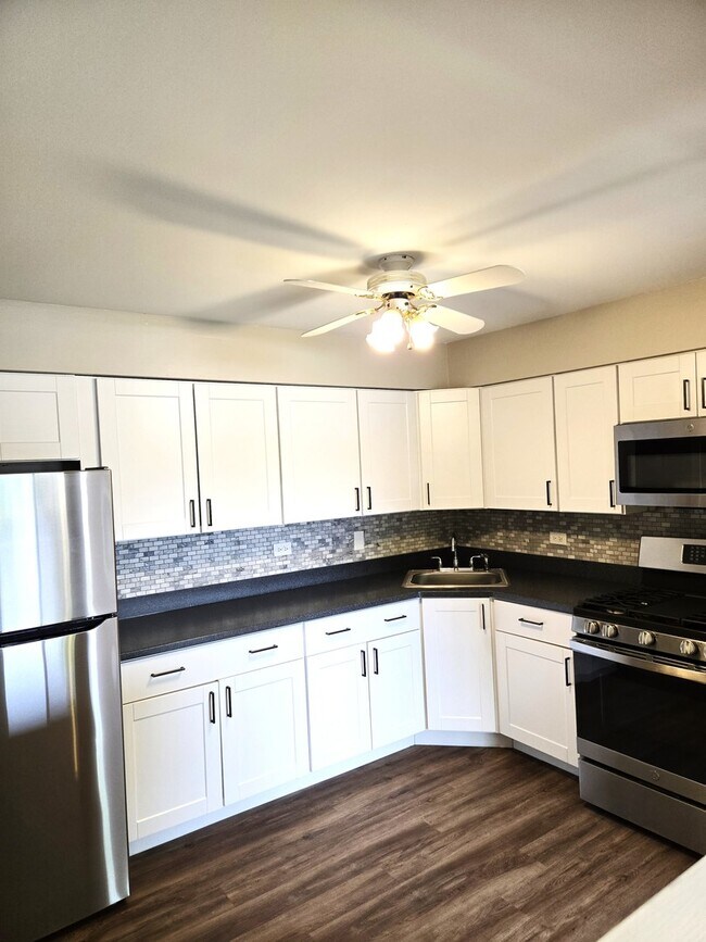 Foto del edificio - 4712 W 107th St
