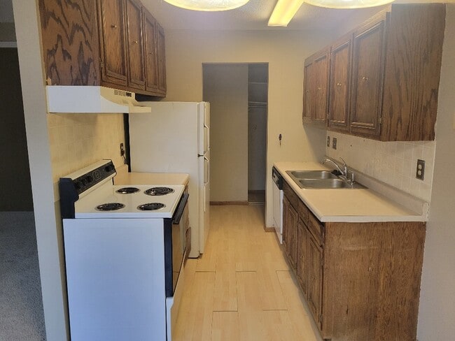 Building Photo - 808 Old Settlers Trl