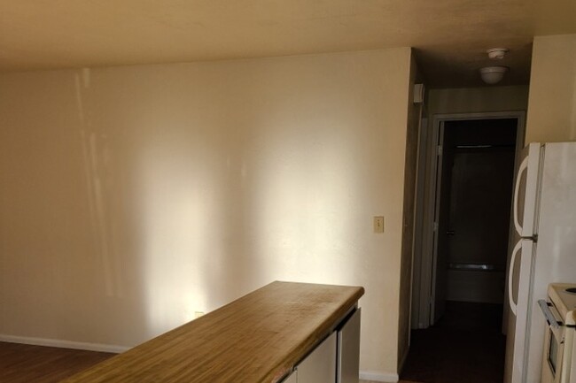 Building Photo - 1281 Royvonne Ave SE