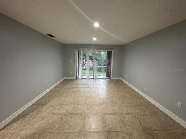 Foto del edificio - 4322 Lake Underhill Rd
