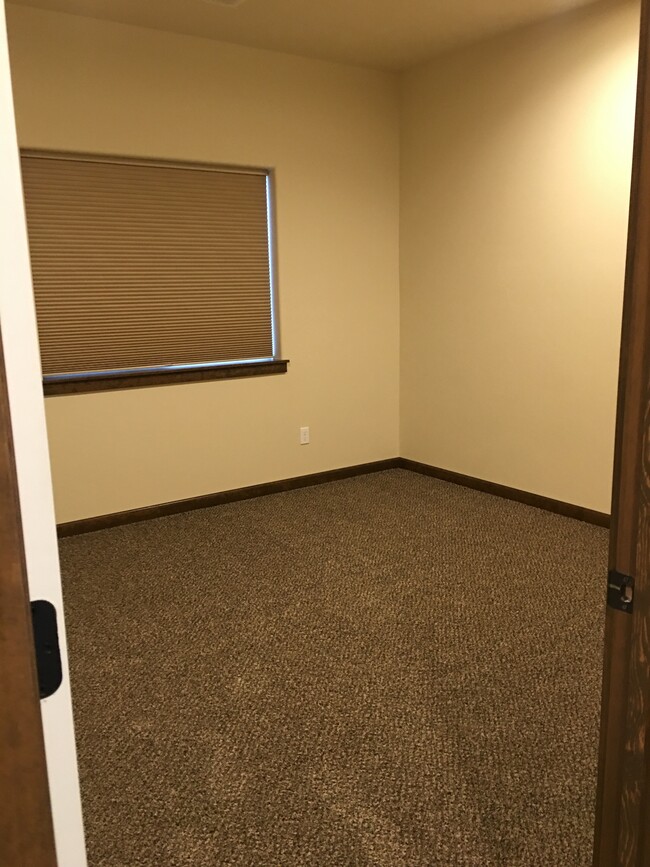 bedroom 1 - 4414 E Fairview Ave