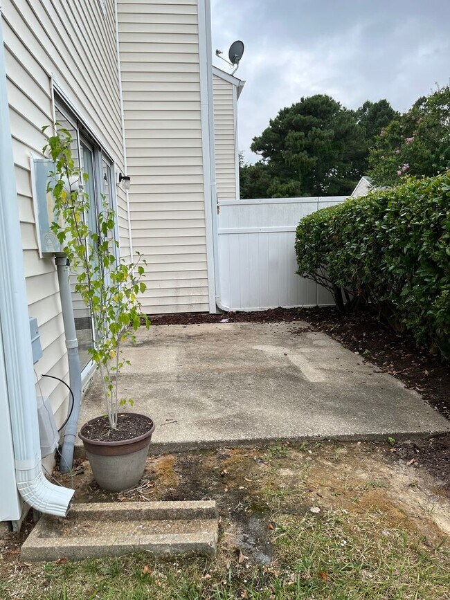 Foto del edificio - 2 Bedroom 1 1/2 Bath Townhome