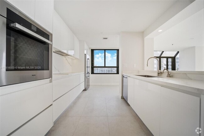 Building Photo - 201 Crandon Blvd