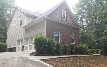 Building Photo - 2532 Lois Ct