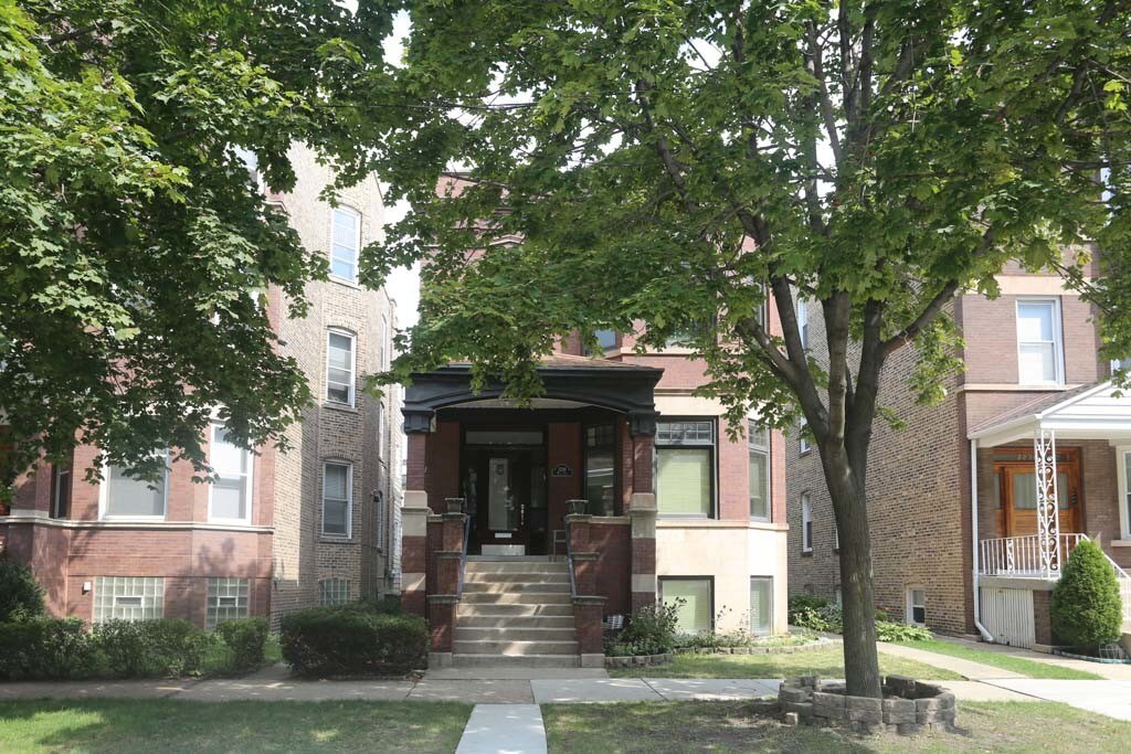 Primary Photo - 2238 W Iowa St