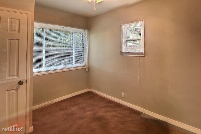 Building Photo - 3 br, 1 bath House - 5562 E Parkcrest St