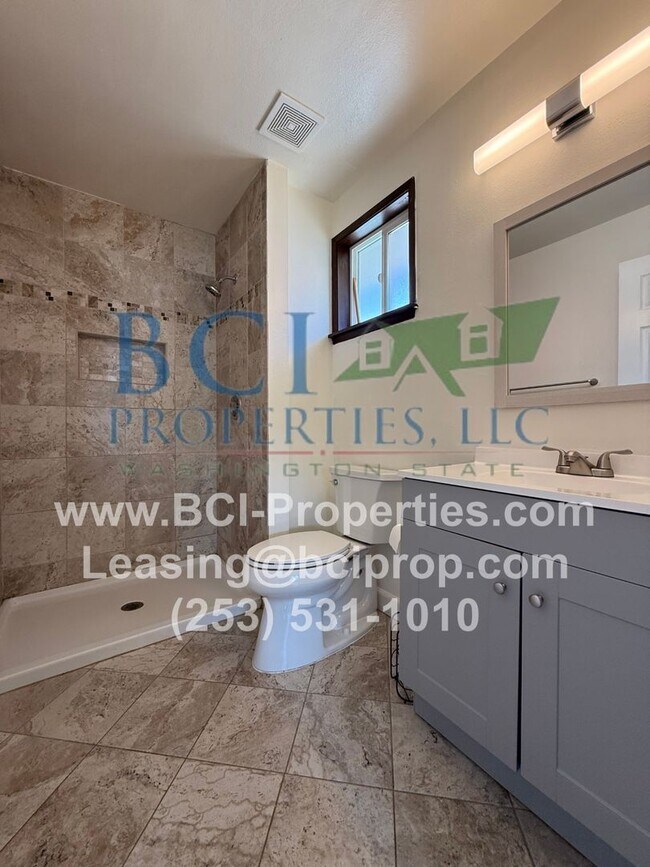 Building Photo - Welcome home to this Beautiful 3 Bedroom H...